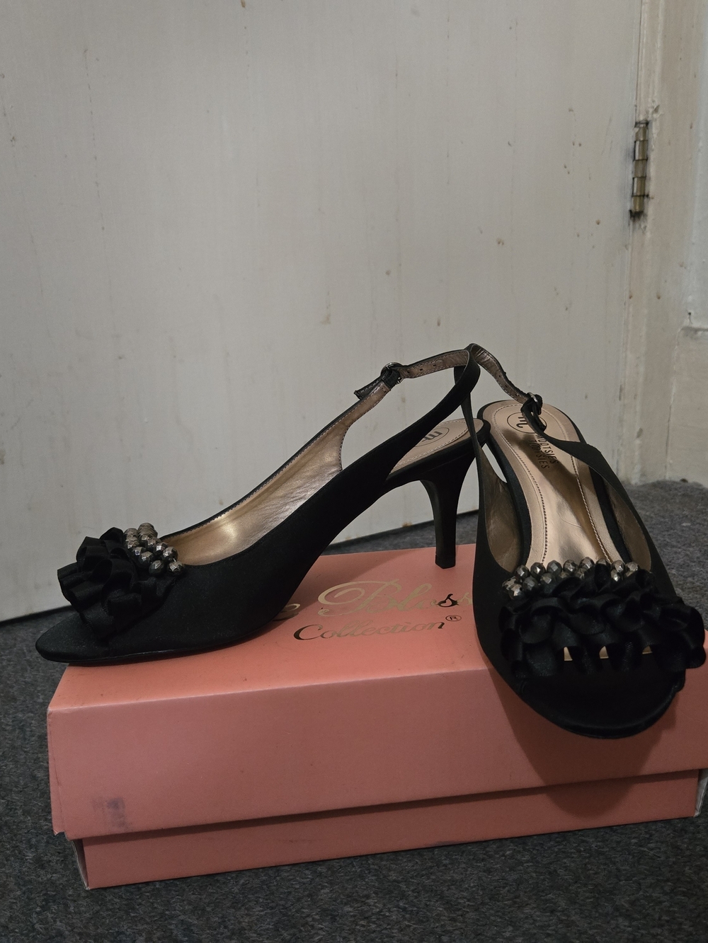 Mootsies Tootsies Black Satin Slingback Heels